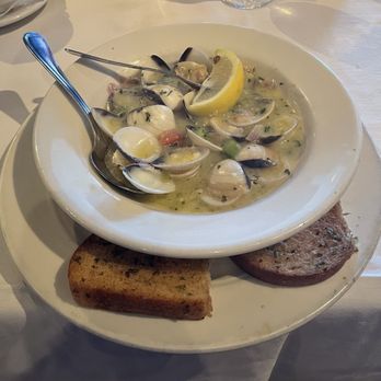 Joe's Bar & Grill - Local South Carolina Clams - New American Near Me - North Myrtle Beach, South Carolina