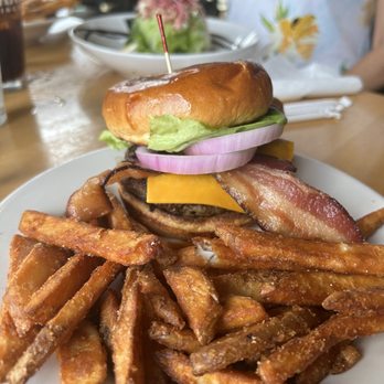 Upland Brewing - Columbus - Bad Elmer's Burger - Brewpubs Near Me - Columbus, Indiana Upland Brewing - Columbus - Bad Elmer's Burger - Brewpubs Near Me - Columbus, Indiana