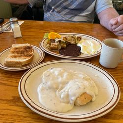 Vittles Family Restaurant - Breakfast!!