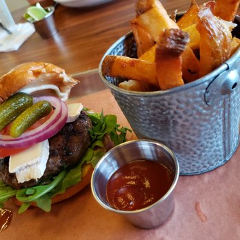 District 7 - Burger special $16 - American Near Me - Houston, Texas District 7 - Burger special $16 - American Near Me - Houston, Texas