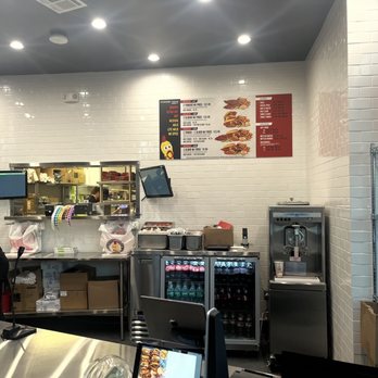 Dave's Hot Chicken - Clean order area and pick up counters - Chicken Shop Near Me - San Leandro, California