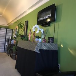 Ban Nuat Thai & Foot Massage - Very warm and inviting while you wait.