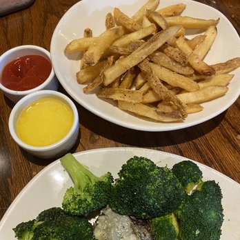 Outback Steakhouse - Victorian Filet with blue cheese topping, broccoli and Aussie Fries! - Steakhouses Near Me - Aurora, Colorado Outback Steakhouse - Victorian Filet with blue cheese topping, broccoli and Aussie Fries! - Steakhouses Near Me - Aurora, Colorado