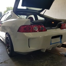 Rear bumper painted an ready to go. Rear bumper painted an ready to go.