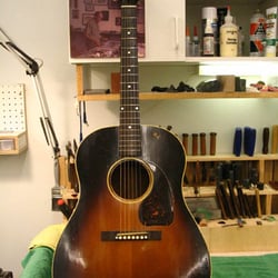 Lutherie Shop - Lutherie Shop fixing an old Gibson!