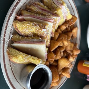 Eat'n Park Restaurant - Monte Cristo sandwich - American Near Me - Burbank, California Eat'n Park Restaurant - Monte Cristo sandwich - American Near Me - Burbank, California