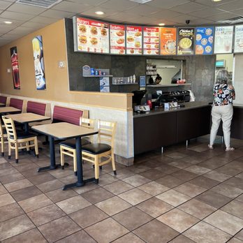 Dairy Queen - Inside - Ice Cream & Frozen Yogurt Near Me - Yorktown, Texas