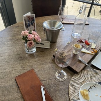 Signor Vineyards - Tasting Table :) - Wine Tasting Room Near Me - Fredericksburg, Texas