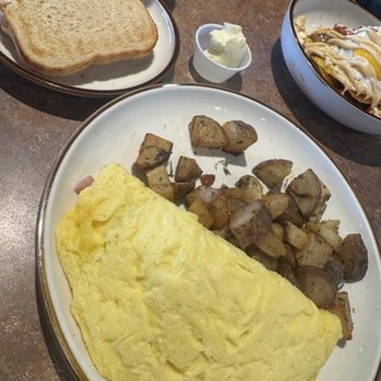 Rustic Thistle - Ham and Gruyère omelette with rosemary potatoes - Breakfast & Brunch Near Me - Page, Arizona Rustic Thistle - Ham and Gruyère omelette with rosemary potatoes - Breakfast & Brunch Near Me - Page, Arizona