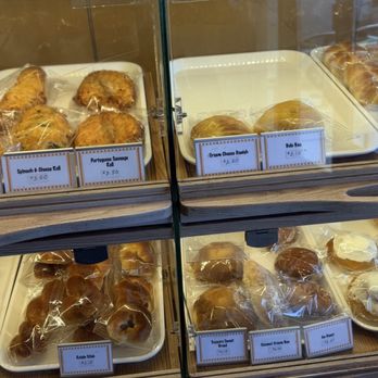 Elvin's Bakery - Bakeries Near Me - Honolulu, Hawaii