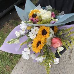 beautiful small and medium bouquet customized