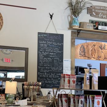 Cedar Creek Market - Lunch menu and main counter to order - Ice Cream & Frozen Yogurt Near Me - Ruidoso, New Mexico