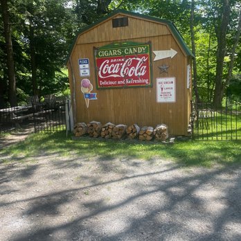 Balthazar's Ice Shack - Cute decor - Ice Cream & Frozen Yogurt Near Me - Goshen, New Hampshire