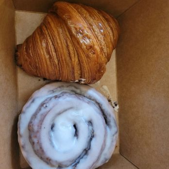Radio Bakery - Classic croissant and cinnamon bun - Bakeries Near Me - Brooklyn, New York