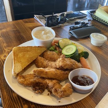 The Back Porch - Fried chicken tender dinner w veggies. Served w gravy- bomb! - American Near Me - Kilgore, Texas The Back Porch - Fried chicken tender dinner w veggies. Served w gravy- bomb! - American Near Me - Kilgore, Texas