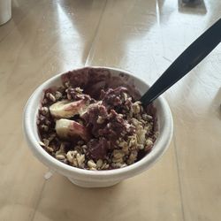 Big Wave Burritos - Açaí bowl - I think the Monkey Bowl