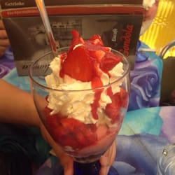 La Gondola Eiscafe - Erdbeerbecher