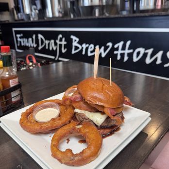 Final Draft Brewing Company - Jefferson Bacon Burger - Breweries Near Me - Redding, California Final Draft Brewing Company - Jefferson Bacon Burger - Breweries Near Me - Redding, California