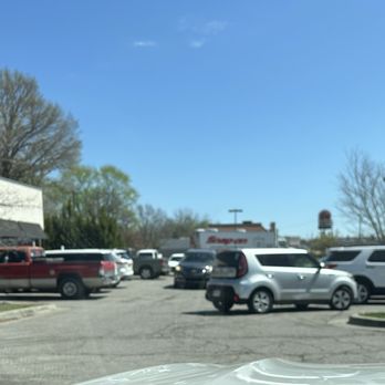 Chipotle Mexican Grill - Fast Food Near Me - Lawrence, Kansas