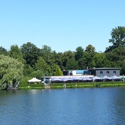Fährmann am See