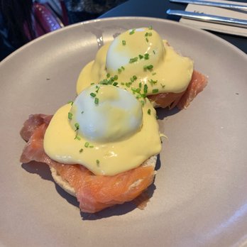 Federal - Salmon benedict - Breakfast & Brunch Near Me - Madrid, M Federal - Salmon benedict - Breakfast & Brunch Near Me - Madrid, M