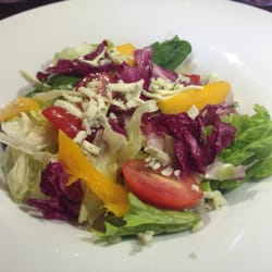 Piacere - Mix de folhas nobres com tomate cereja, manga e gorgonzola