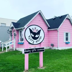 Kitty Deluxe - The Pink House