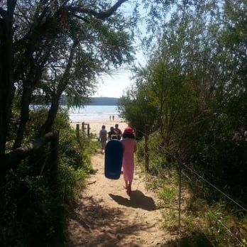 Ocean Beach Holiday Park - walking towards the beach along the beach access - Hotels Near Me - Umina Beach, NSW