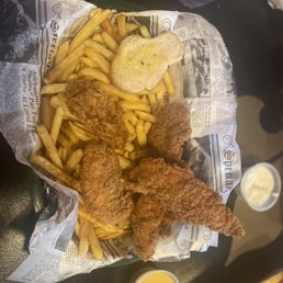 Chicken finger platter with French fries Chicken finger platter with French fries