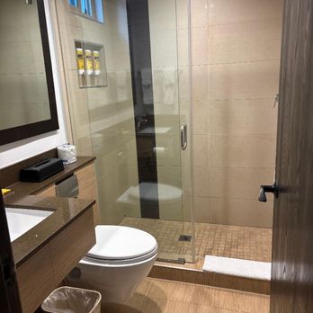 Best Western Plus Glendale - bath - Hotels Near Me - Los Angeles, California