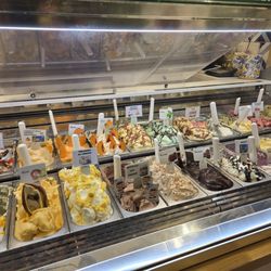Il Pianeta del Gelato - Large selection of gelato