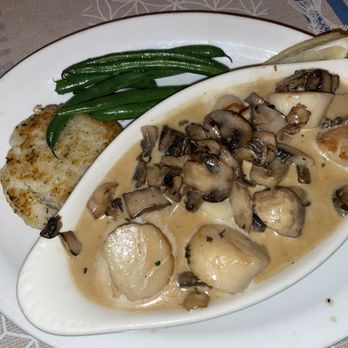 Sandbar & Grill - Sandbar Curry: scallops & mushrooms in French style curry - Seafood Near Me - Monterey, California