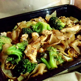 Suthathip Thai Restaurant - Chiken pad see ew - Thai Near Me - Anaheim, California