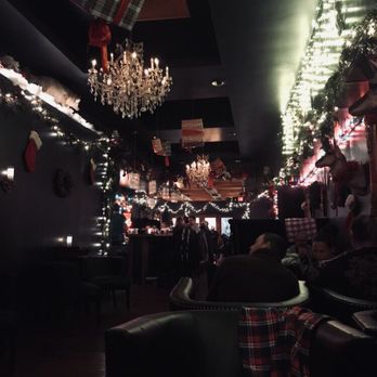 The Oakland - Cozy holiday atmosphere ! - Cocktail Bars Near Me - Ferndale, Michigan