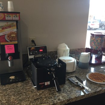 Econo Lodge Inn & Suites - Hotels Near Me - Corning, California