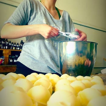 Emz Blendz Soap - Jaden making Tub Truffles - Cosmetics & Beauty Supply Near Me - Ashland, Oregon