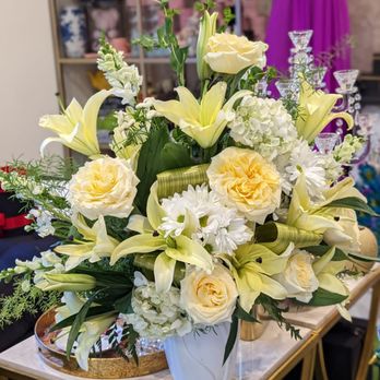 L'Arose at 5th Avenue Floral Boutique - "Snowy Serenity" - A peaceful arrangement of white roses, carnations, and lilies nestled among fresh greenery, presented in a white vase. - Floral Designers Near Me - Naples, Florida L'Arose at 5th Avenue Floral Boutique - "Snowy Serenity" - A peaceful arrangement of white roses, carnations, and lilies nestled among fresh greenery, presented in a white vase. - Floral Designers Near Me - Naples, Florida
