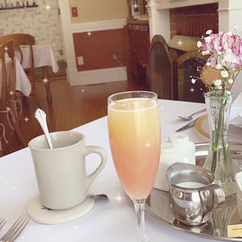 Hummingbird Inn - Hummingbird Bellini and hot Irish breakfast tea, waiting while my entree is coming out - Bed & Breakfast Near Me - Easton, Maryland