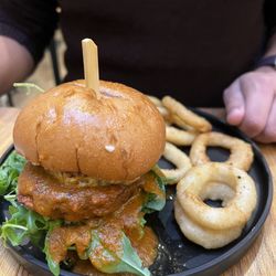 Kin Café - Chicken burger