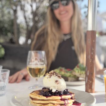 Great White - Cafes Near Me - Los Angeles, California