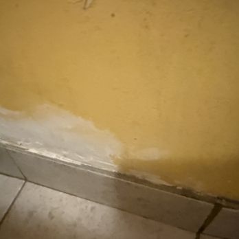 Fallbrook Country Inn - More damage floorboards in bathroom - Hotels Near Me - Fallbrook, California