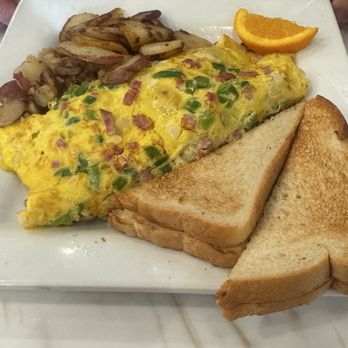 Keke's Breakfast Cafe - Western Omelet - Breakfast & Brunch Near Me - Nashville, Tennessee Keke's Breakfast Cafe - Western Omelet - Breakfast & Brunch Near Me - Nashville, Tennessee