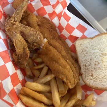 Harold's Chicken Shack - Cat 2 Fish and 2 Chicken Combo - Chicken Wings Near Me - Chicago, Illinois