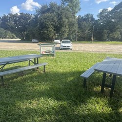 Birds Nest Cafe - Outdoor picnic tables