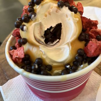 Simons Says Dip This - Look at that fudge core! - Ice Cream & Frozen Yogurt Near Me - Durham, North Carolina