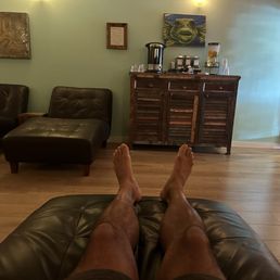 Lounge area (very fancy)!! Lounge area (very fancy)!!