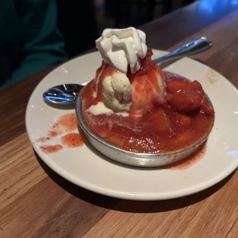 BJ's Restaurant & Brewhouse - Strawberry Shortcake Pizookie - New American Near Me - Valley Stream, New York