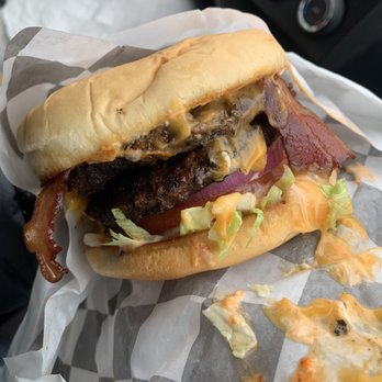 Pepper's Place - E.T. Burger - American Near Me - Hawthorne, Nevada