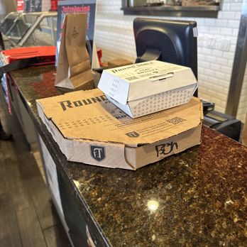 Round Table Pizza - Pizza Near Me - Fresno, California Round Table Pizza - Pizza Near Me - Fresno, California