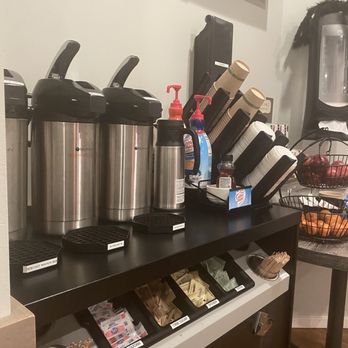 Carousel Beach Inn - Coffee bar at breakfast. Hot water for tea too. - Hotels Near Me - Santa Cruz, California